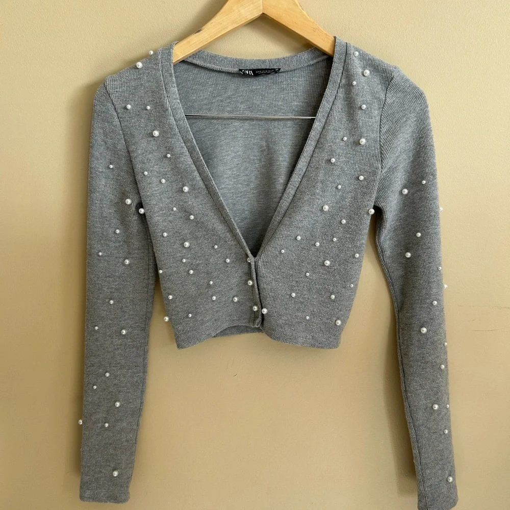 Zara Gray V-Neck Cropped Cardigan Sweater with Pearl Details - Picture 2 of 7